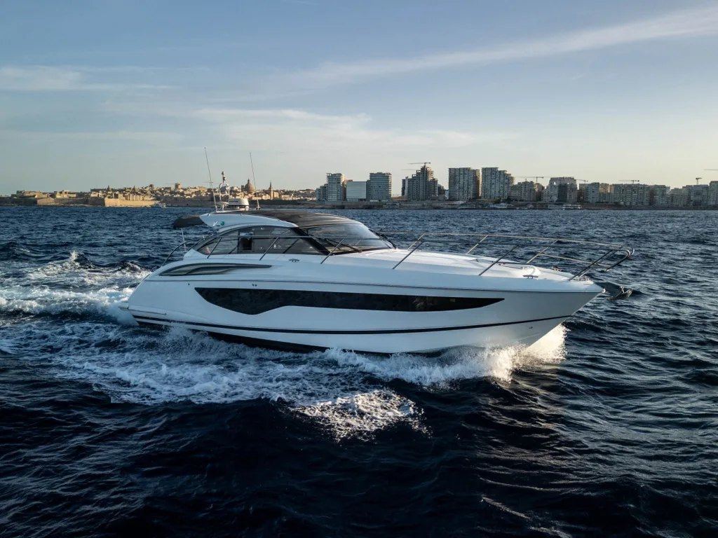 Princess V40 (12.98 m, 2021) à vendre à La Valette, Malte (1)