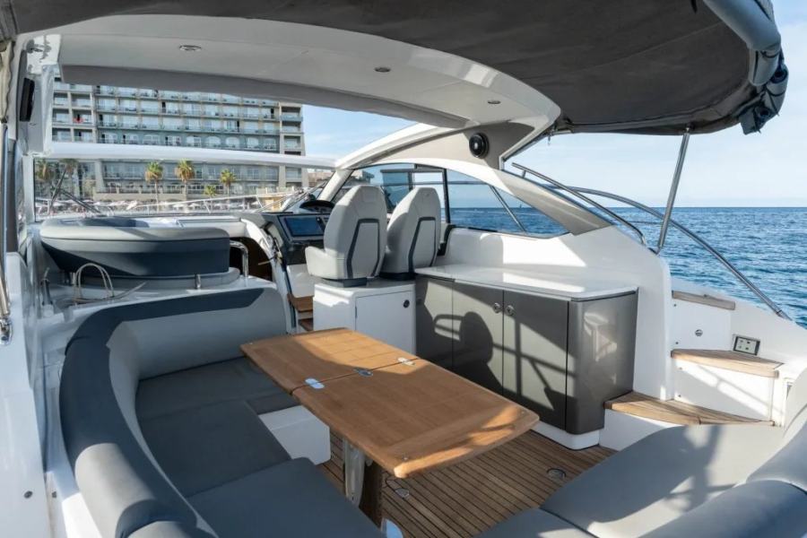 Princess V40 (12.98 m, 2021) à vendre à La Valette, Malte (7)