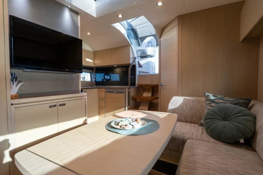 Princess V40 (12.98 m, 2021) à vendre à La Valette, Malte (18)