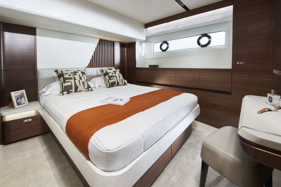 Princess Y85 (26.2 m, New) for Sale (20)