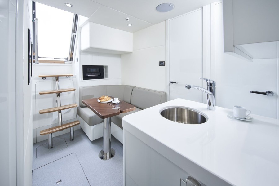 Princess Y85 (26.2 m, New) for Sale (40)