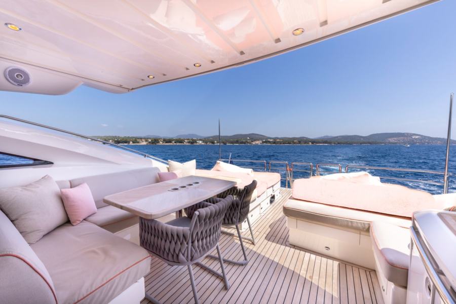 Princess V70 (21.7 m, 2008) for Sale in France (7)