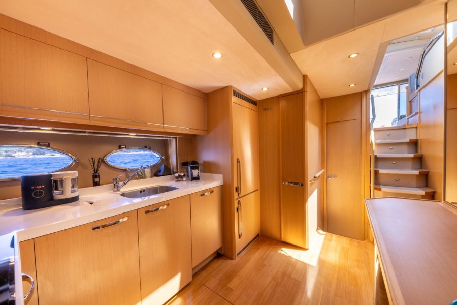 Princess V70 (21.7 m, 2008) for Sale in France (14)