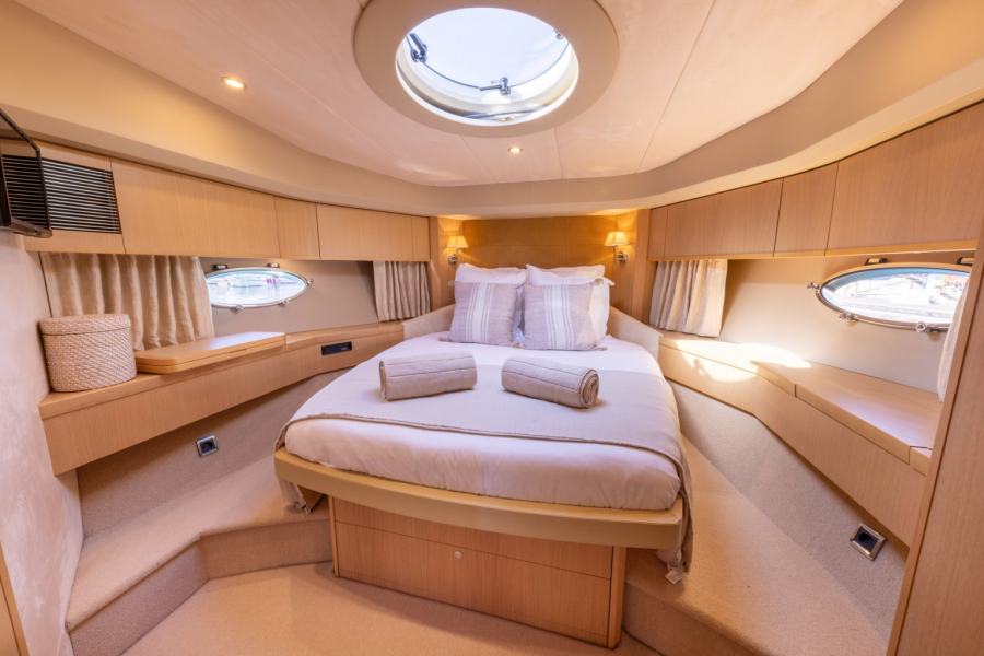 Princess V70 (21.7 m, 2008) for Sale in France (16)