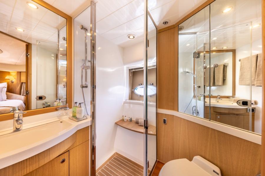 Princess V70 (21.7 m, 2008) for Sale in France (19)