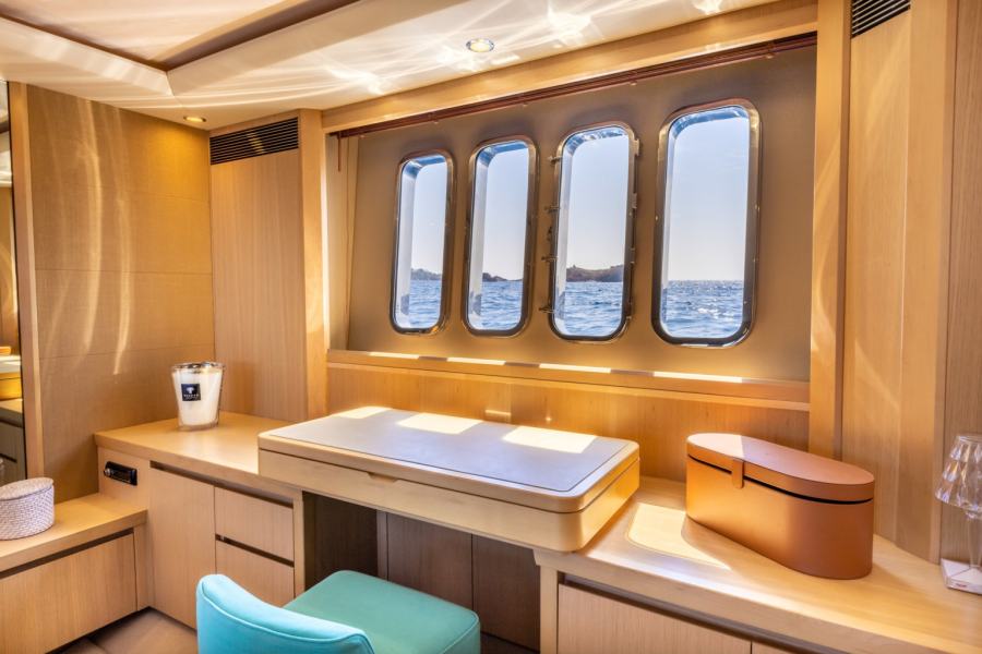 Princess V70 (21.7 m, 2008) for Sale in France (21)
