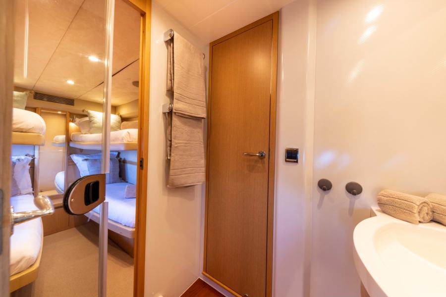 Princess V70 (21.7 m, 2008) for Sale in France (25)