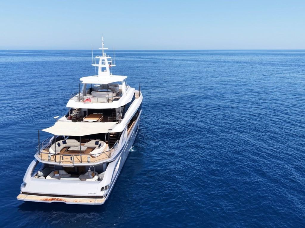 Azimut Trideck 38M (38.22 m, 2021) for Sale in Turkey (1)