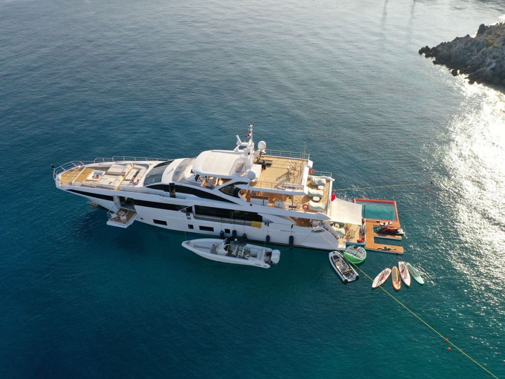 Azimut Grande 35M (35 m, 2022) à vendre en Grèce (1)