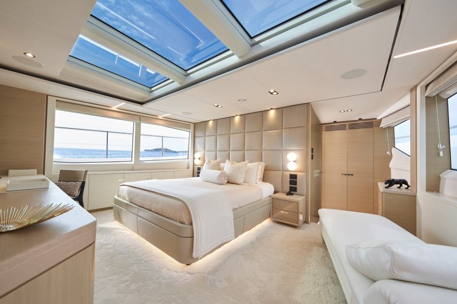 Princess 30M (30.45 m, 2019) for Sale in Cyprus (20)