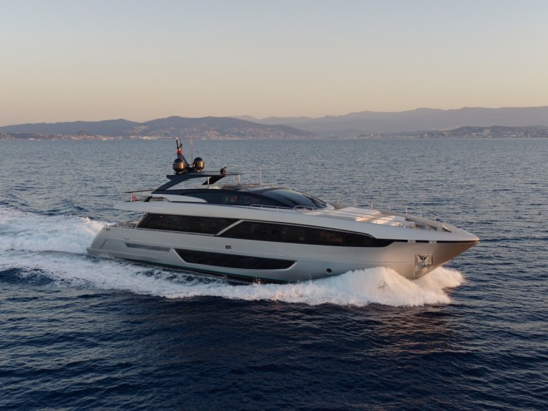 Riva 100 Corsaro