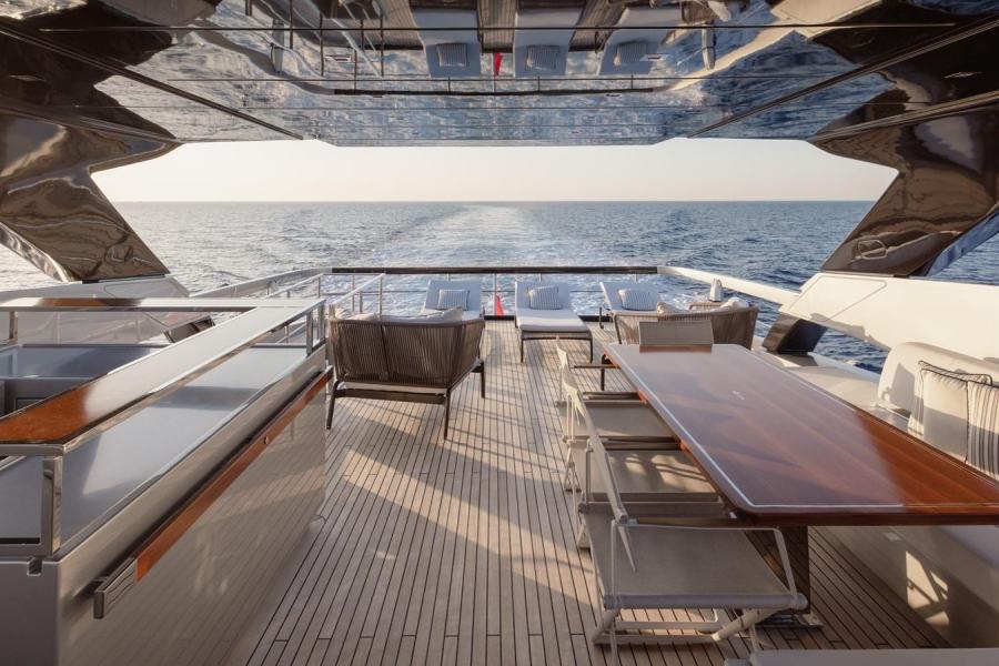 Riva 100 Corsaro (29.9 m, 2020) for Sale in France (10)