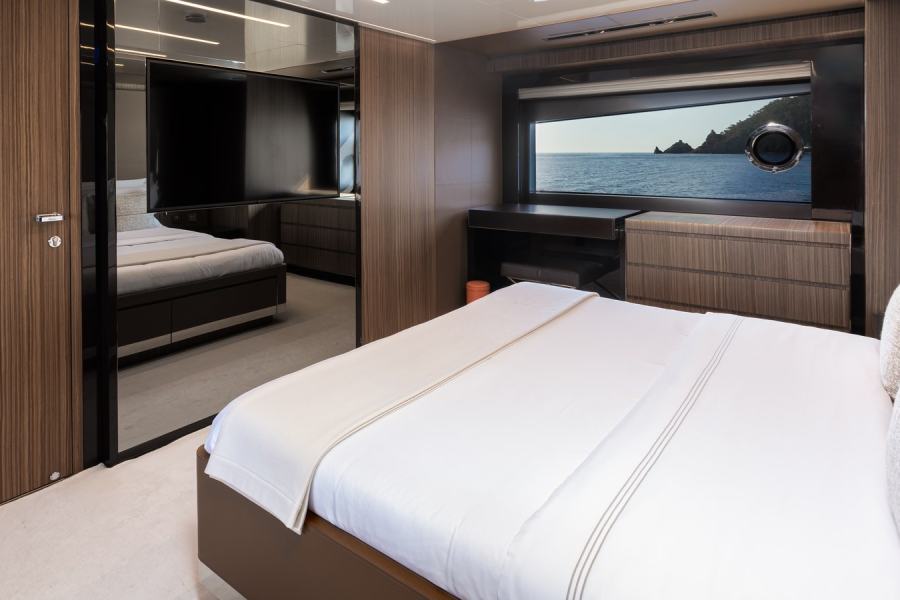 Riva 100 Corsaro (29.9 m, 2020) for Sale in France (18)