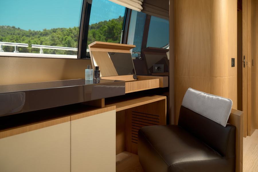 Ferretti Damari (29.2 m, 2019) for Sale in Croatia (17)