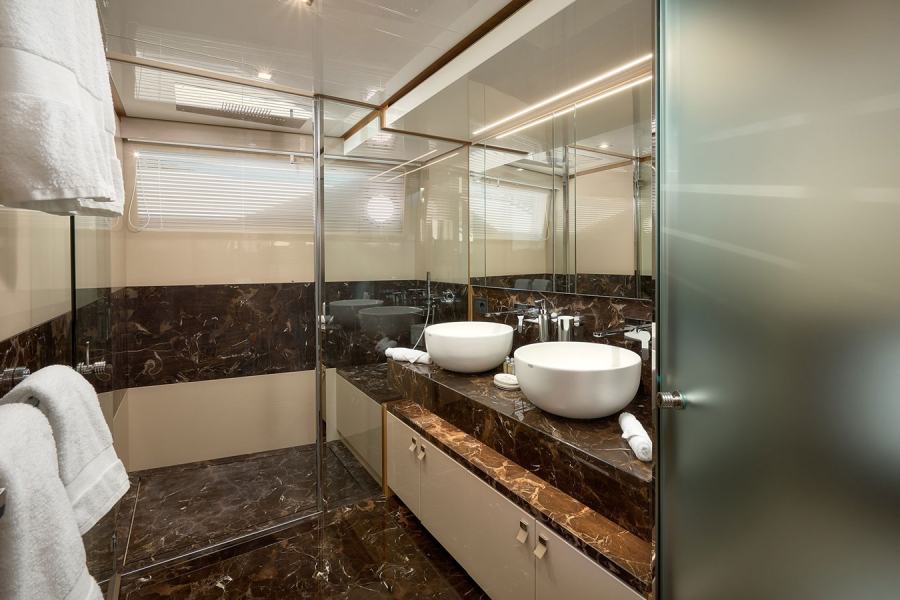 Ferretti Damari (29.2 m, 2019) for Sale in Croatia (18)