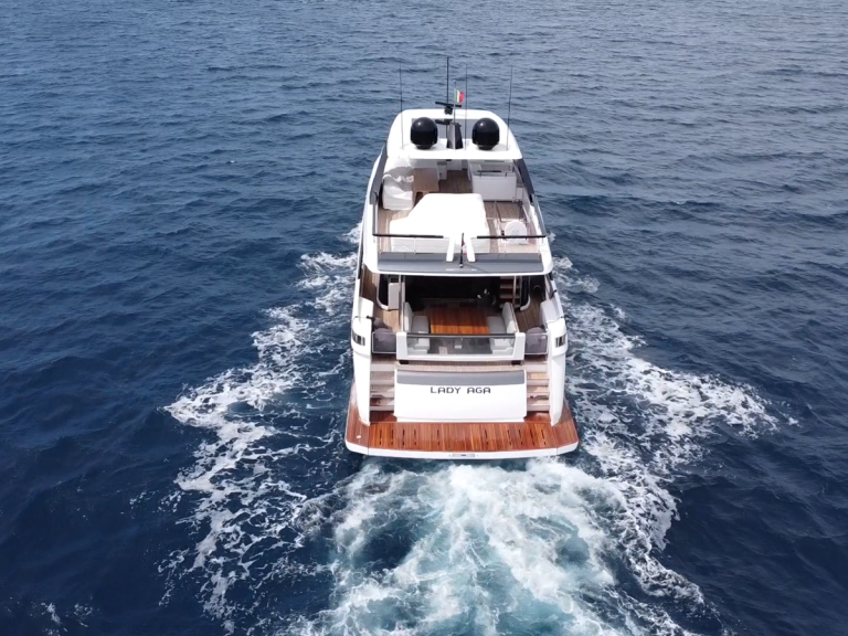 Ferretti 860