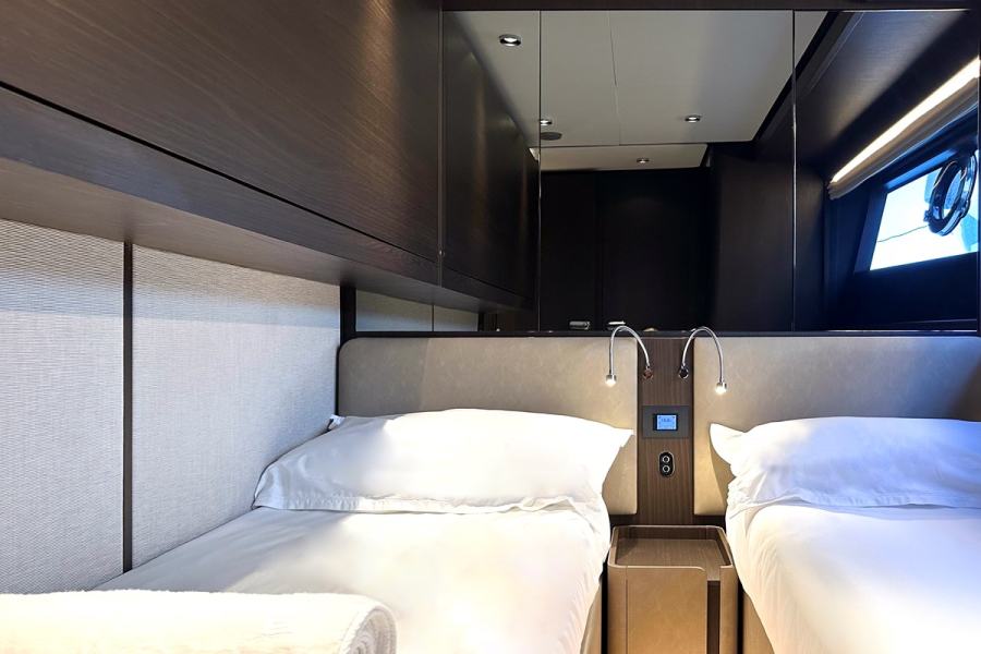 Ferretti 860 (26.94 m, 2023) for Sale in Italy (19)