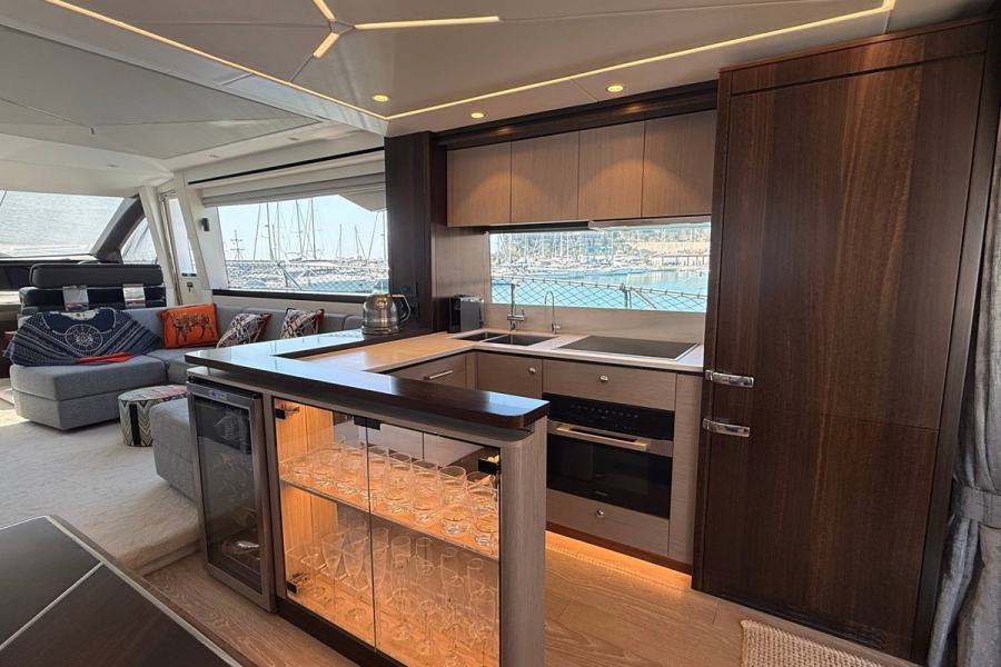 Sunseeker Manhattan 68 (21.1 m, 2020) for Sale in Turkey (11)