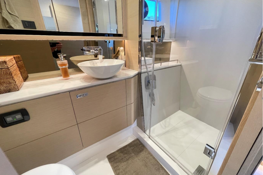 Princess F55 (17.6 m, 2019) for Sale in Croatia (16)