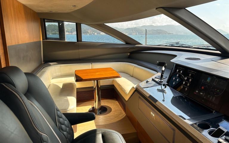 Princess Y85 (26.2 m, 2020) en venta en Francia (3)
