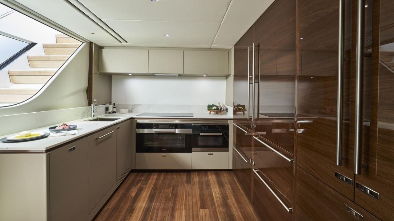 Princess X95 white 010